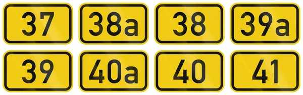 ドイツ語 Bundesstrassen (連邦道路の番号付き高速道路標識のコレクション) — ストック写真