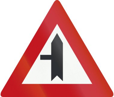 Hollandalı yol işaret B4 - yol kavşağı soldan küçük yol üzerinde önceliğe sahip