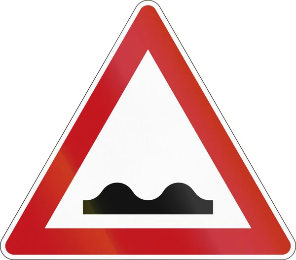 Предупреждающий знак в Германии: Неровная дорога — стоковое фото