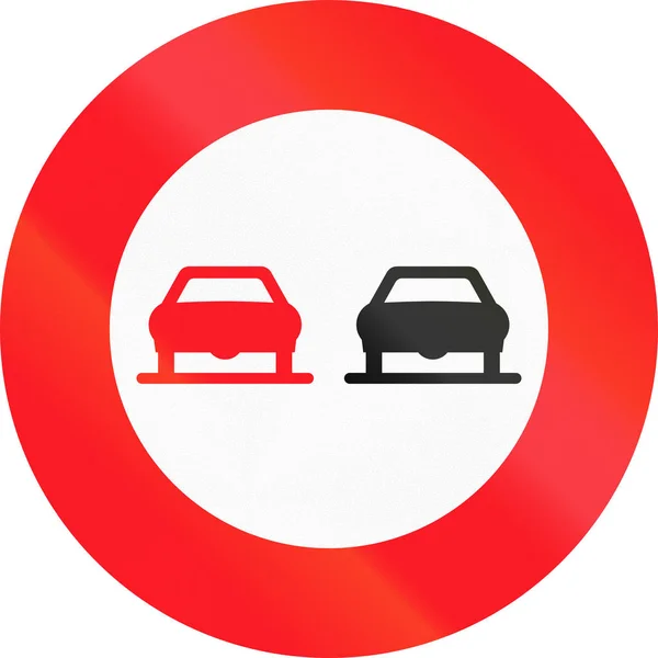 Znak drogowy używany w Szwajcarii - nie wyprzedzania — Zdjęcie stockowe