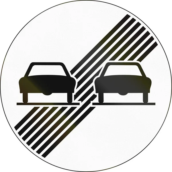 Znak drogowy używany w Szwajcarii - koniec nie wyprzedzania ograniczenie — Zdjęcie stockowe