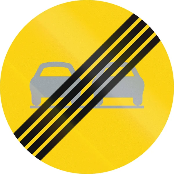 Znak drogowy używany w Szwecji - koniec wyprzedzania ograniczenie — Zdjęcie stockowe