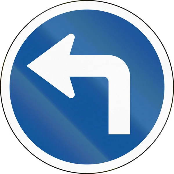 Znak drogowy używany w afrykańskim kraju Botswany - skręcić w lewo przed — Zdjęcie stockowe