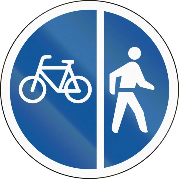 在博茨瓦纳-骑自行车的人和行人专用的非洲国家中使用的道路标志 — 图库照片
