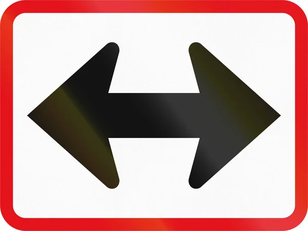 Ισχύει και πινακίδα που χρησιμοποιείται στην αφρικανική χώρα της Μποτσουάνα - το κύριο σύμβολο προς τα αριστερά και δεξιά — Φωτογραφία Αρχείου