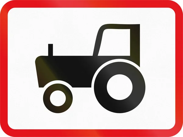 Señal de tráfico utilizada en el país africano de Botsuana - La señal principal se aplica a los vehículos agrícolas —  Fotos de Stock