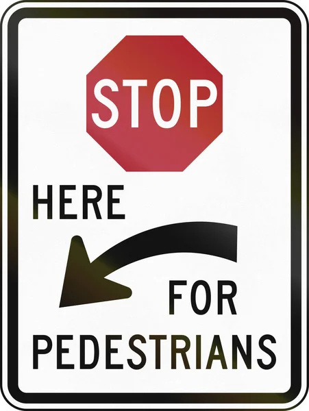 USA Mutcd reglerande vägskylt - stanna här för fotgängare — Stockfoto