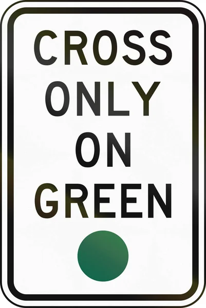 USA Mutcd vägmärke - Cross bara på green — Stockfoto