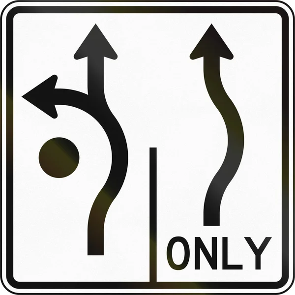 Дорожный знак MUTCD в Соединенных Штатах - разрешенные повороты по полосам — стоковое фото