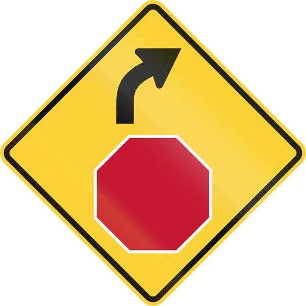 Дорожный знак "Остановитесь впереди", не соответствующий требованиям ЗПТПОГ в Соединенных Штатах — стоковое фото