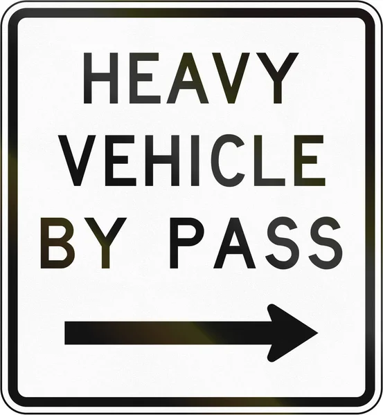 Nova Zelândia sinal de estrada: Bypass para veículos pesados, para righ — Fotografia de Stock