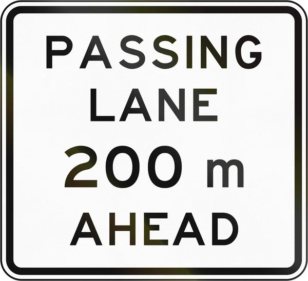 Nova Zelândia sinal de estrada: Passando a faixa à frente em 200 metros — Fotografia de Stock