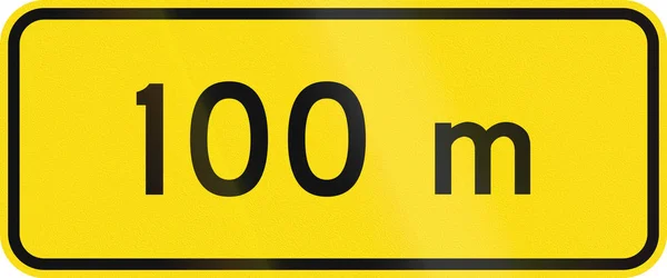 Znak drogowy w Nowej Zelandii: 100 metrów ahea — Zdjęcie stockowe