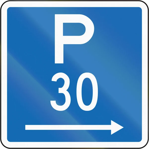 Señal de tráfico de Nueva Zelanda: Estacionamiento permitido durante horas estándar durante un tiempo máximo de 30 minutos, a la derecha de este sig —  Fotos de Stock