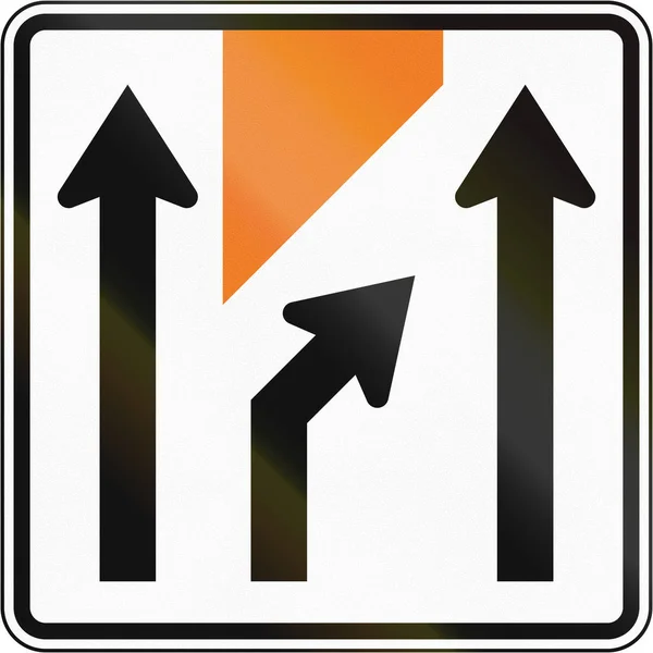 Znak drogowy w Nowej Zelandii: środkowego pasa przodu ZAMKNIĘTA do prawej — Zdjęcie stockowe