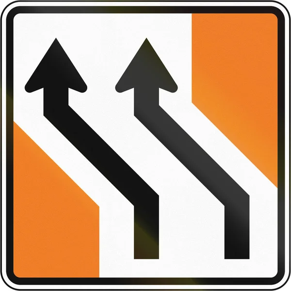 Nova Zelândia sinal de estrada: Lanes shift to lef — Fotografia de Stock