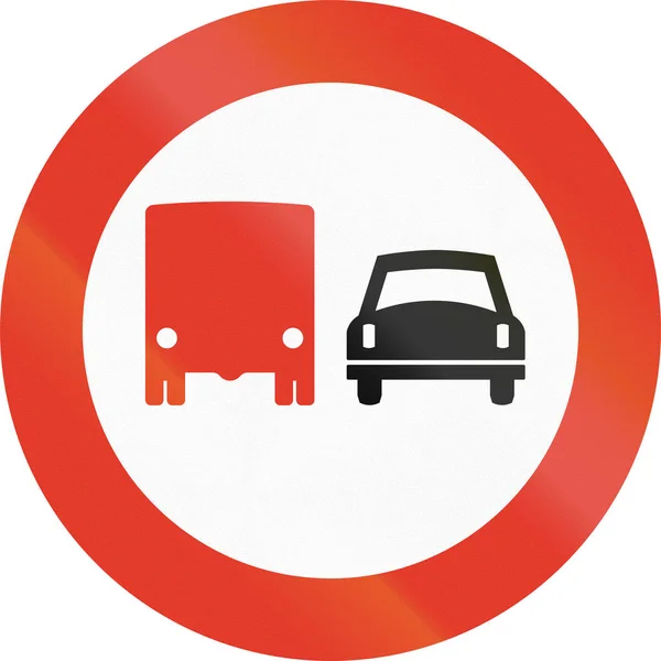 Panneau routier réglementaire norvégien - Pas de dépassement pour les camions — Photo