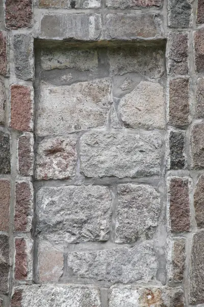 Каменная стена с вставкой, например тарелка — стоковое фото