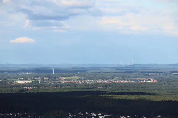 Дальній погляд на Hilpoltstein від аеропорту й автомагістралей A2 (Heideck) — стокове фото