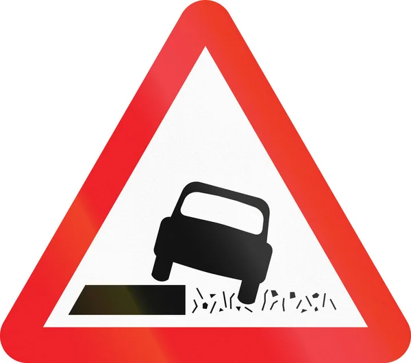 Señal de carretera de advertencia utilizada en Chipre - Hombro suave — Foto de Stock