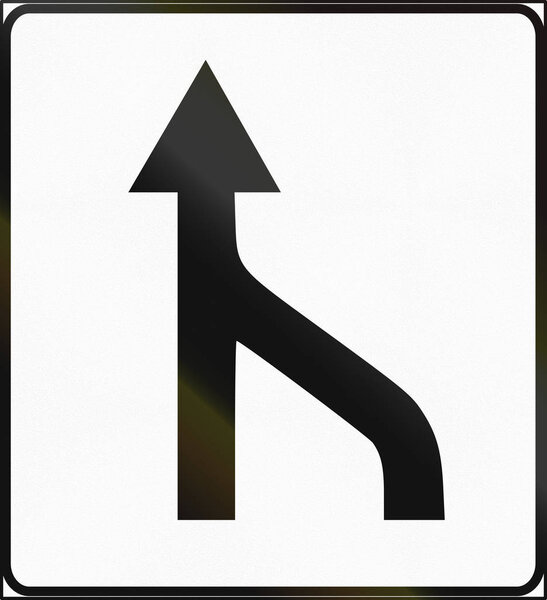 Estonia regulatory road sign - Right lane ends
