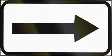 Estonya - ok yönünde etkili kullanılan ek yol işareti