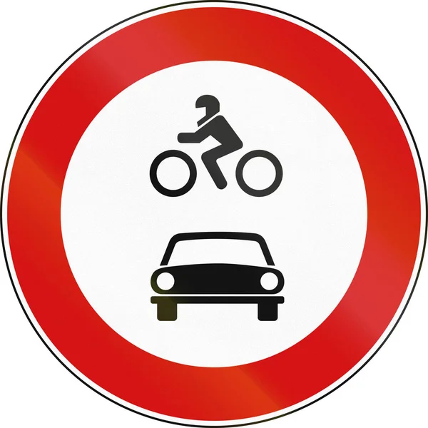 Дорожный знак, используемый на Мальте - Нет транспортных средств — стоковое фото
