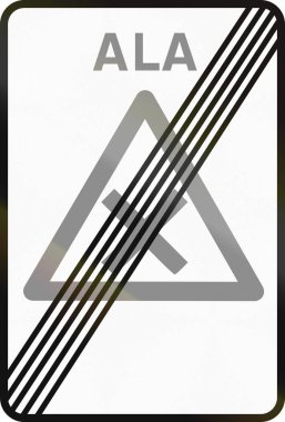 Estonya yasal yol işaret - Crossroads son dilimi sağdan yol hakkı ile. Ala bölge anlamına gelir.