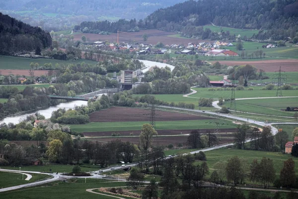 Vista desde Wolfsberg cerca de Dietfurt en Alemania. Ottmaring se puede ver —  Fotos de Stock