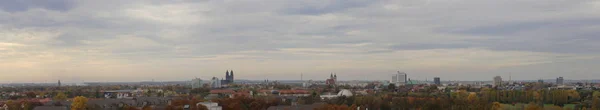 A Magdeburg, Szász-Anhalt, Németország, novemberben panoráma — Stock Fotó