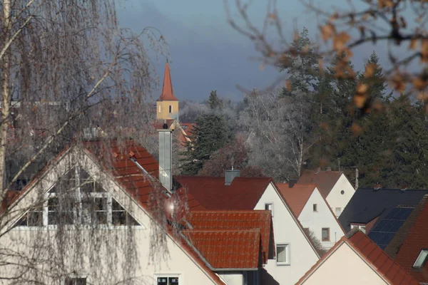 Θέα στο Hilpoltstein στη Βαυαρία στη Γερμανία με την εκκλησία — Φωτογραφία Αρχείου