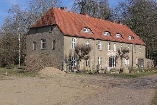 Ehemaliges Verwaltungsgebäude neben Schloss in Wrangelsburg denkmalgeschützt — Stockfoto