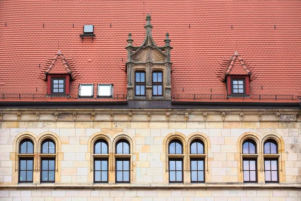 Fachada do antigo edifício principal dos correios em Magdeburg — Fotografia de Stock