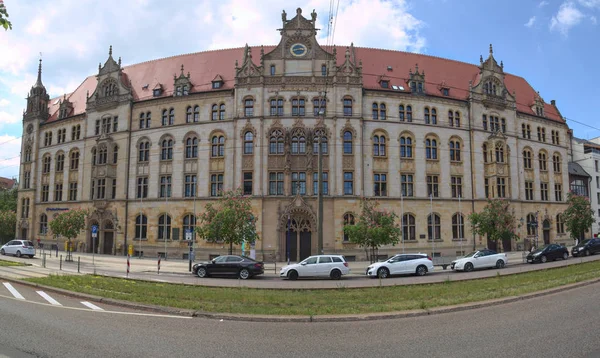 德国马格德堡-2017 年 5 月 21 日： 前主要邮局在马格德堡建筑立面 — 图库照片