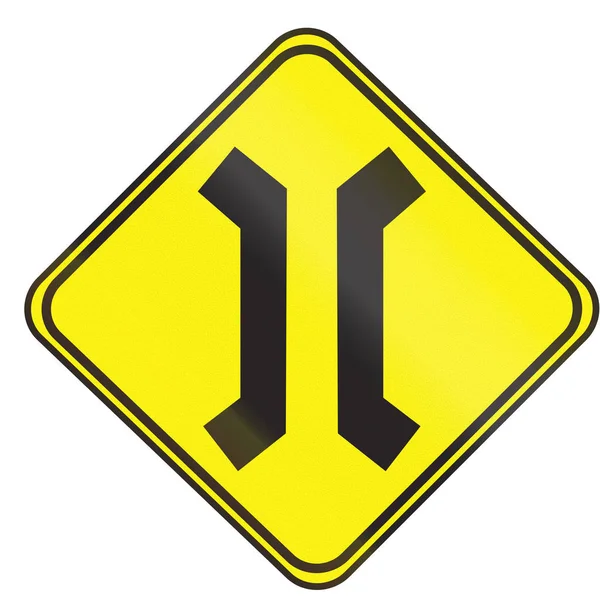 Road sign used in Uruguay - Narrow Bridge — Stock Photo, Image