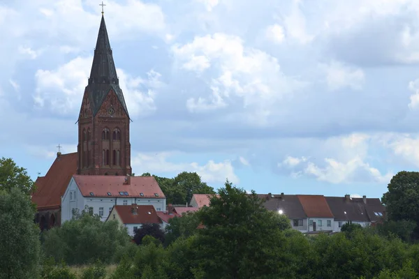 Met het oog op de stad van Guetzkow, Mecklenburg-Vorpommern, Germany — Stockfoto