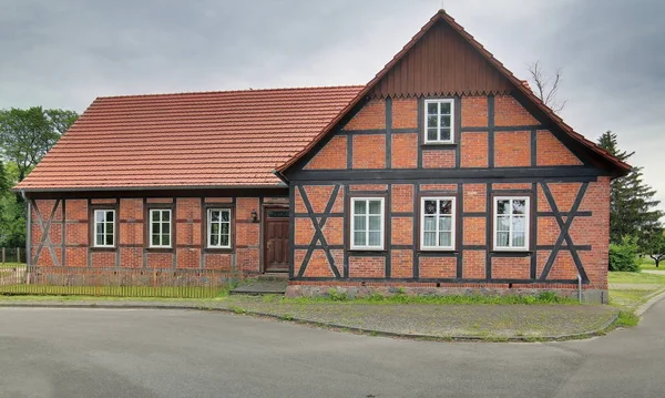 Volt iskola, listázott mint emlékmű Trantow, Mecklenburg-Vorpommern, Németország — Stock Fotó