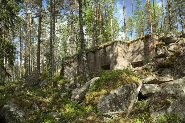 Övergivna världskriget bunker i Vaermland, Sverige. Det kallas Skans 176 Dypen — Stockfoto