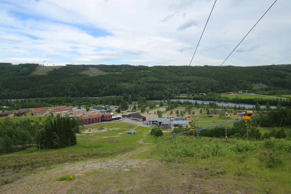 Blick auf das Skigebiet in branaes, Schweden, im Sommer — Stockfoto