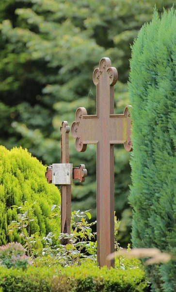 Cruces históricas de hierro en un cementerio en Alemania —  Fotos de Stock