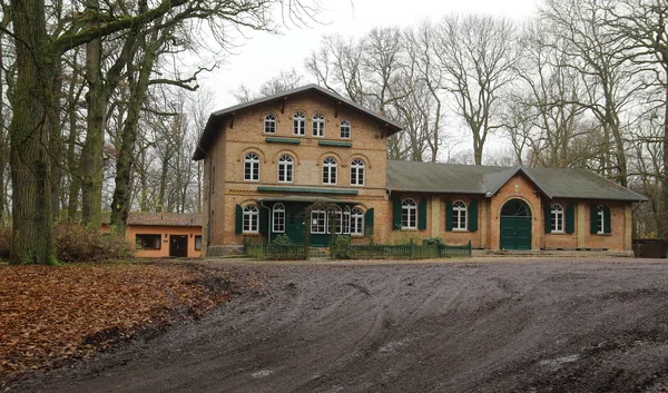 Roadhouse listado como monumento em Guetzkow, Mecklenburg-Vorpommern, Alemanha — Fotografia de Stock