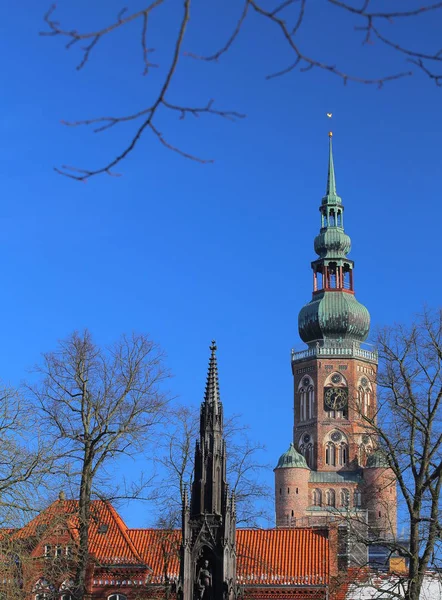 Samenstelling van Greifswald stad met Rubenow monument en kathedraal St Nikolai — Stockfoto