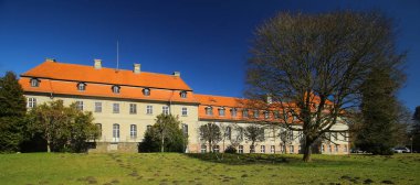 Anıt Karlsburg Kalesi ve Almanya'da Greifswald yakınındaki Park listelenen