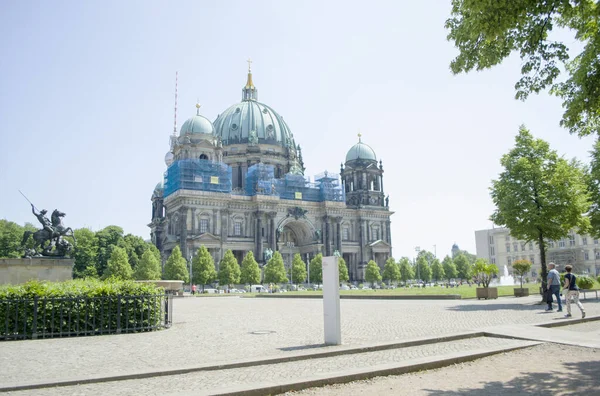 Berlínská katedrála na muzejní ostrov. — Stock fotografie