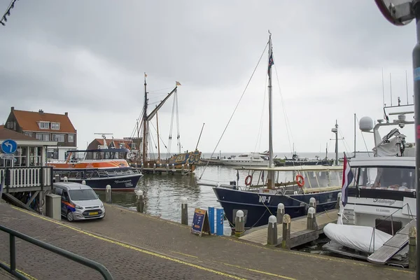 Barcos à vela em Volendam . — Fotografia de Stock