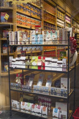 Brüksel 'deki şekerci dükkanı. Ünlü Belçika çikolatası.