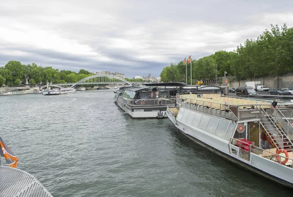 Paris boat tour on the river Seine. — 스톡 사진