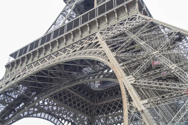 Torre Eiffel, construção metálica . — Fotografia de Stock