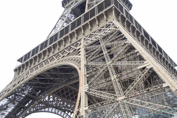 Torre Eiffel, construção metálica . — Fotografia de Stock