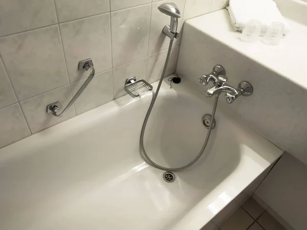 Bélgica Bruxelas Junho 2019 Casa Banho Branca Limpa Torneira Água Imagens Royalty-Free